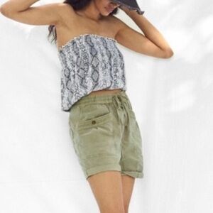 🌸2/$25 NWT Anthropologie Black White T.La Jia Smocked Tube Top Reptile Print